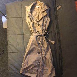 Banana republic sleeveless trench